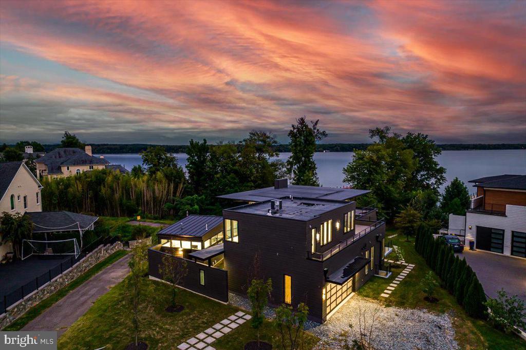 9433 FERRY LANDING COURT