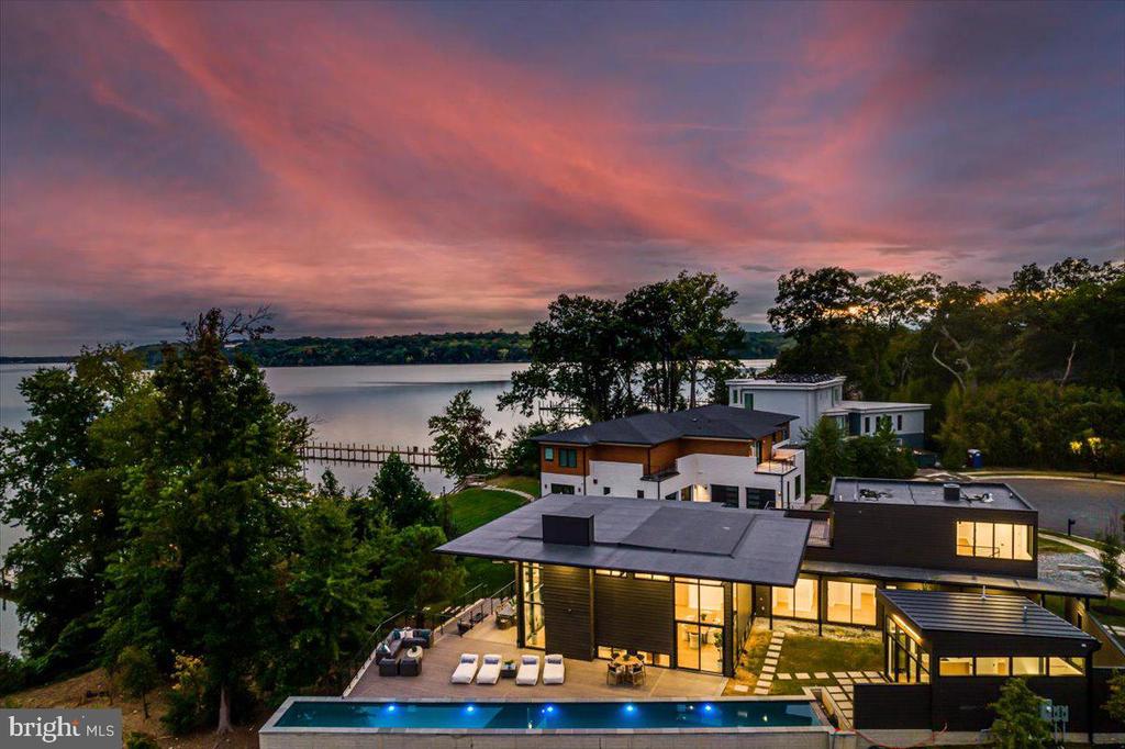 9433 FERRY LANDING COURT