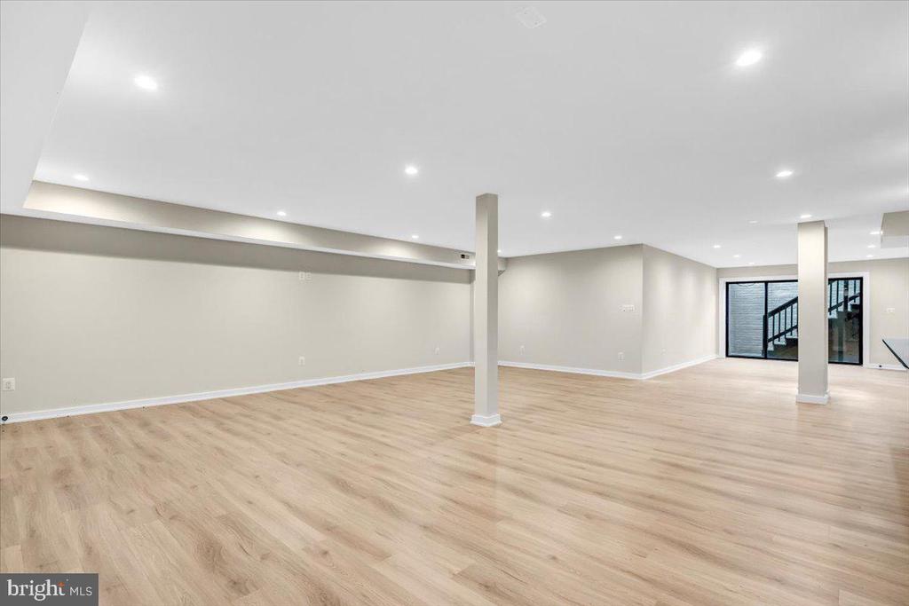 9433 FERRY LANDING COURT