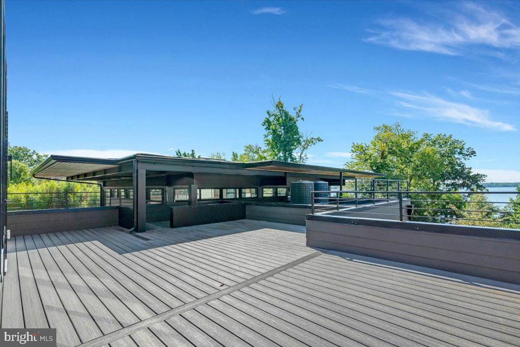 9433 FERRY LANDING COURT
