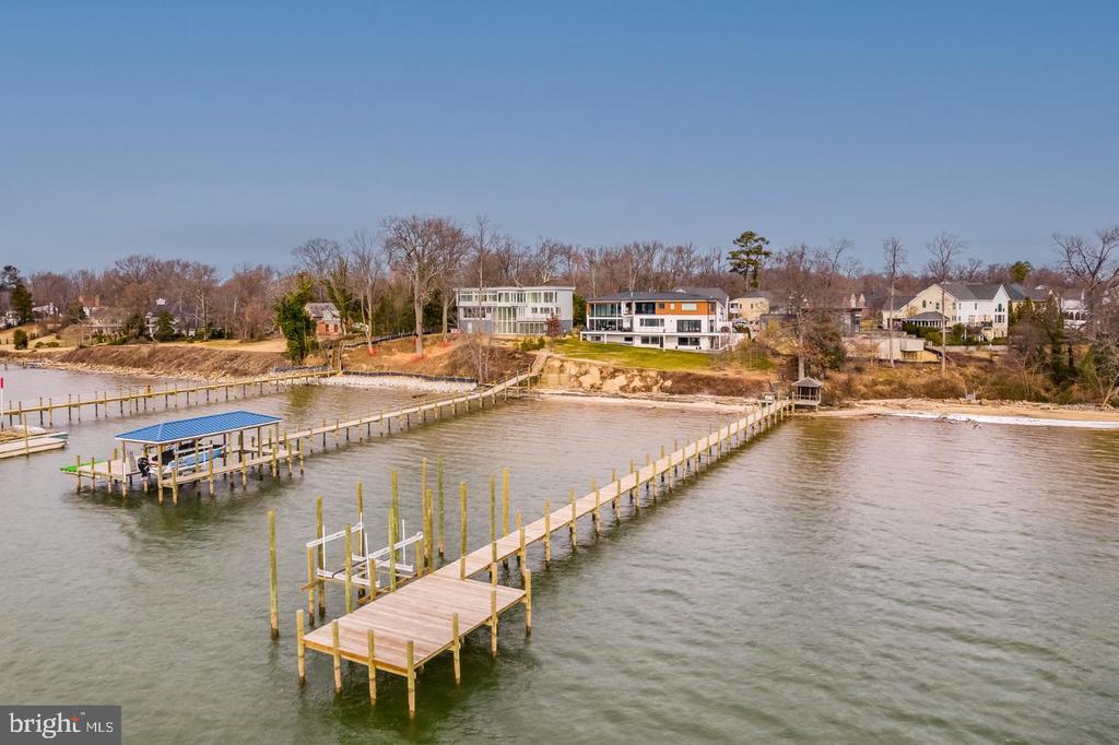 9433 FERRY LANDING COURT