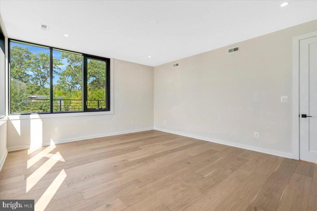 9433 FERRY LANDING COURT