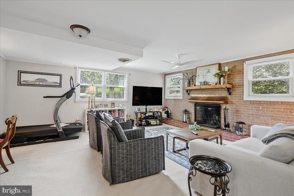 4000 MAVIS COURT