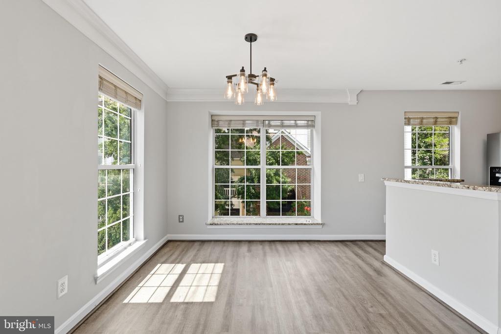 21833 BALDWIN SQUARE Unit: 300