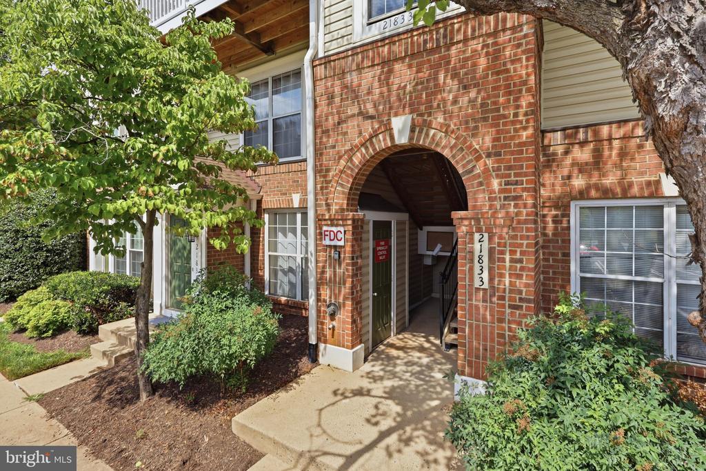 21833 BALDWIN SQUARE Unit: 300