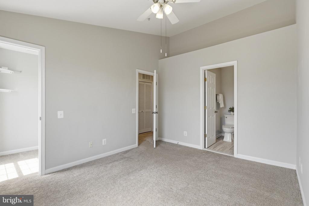 21833 BALDWIN SQUARE Unit: 300