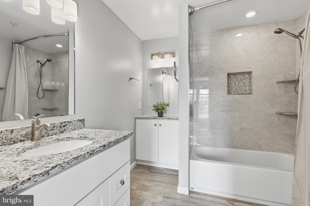 21833 BALDWIN SQUARE Unit: 300