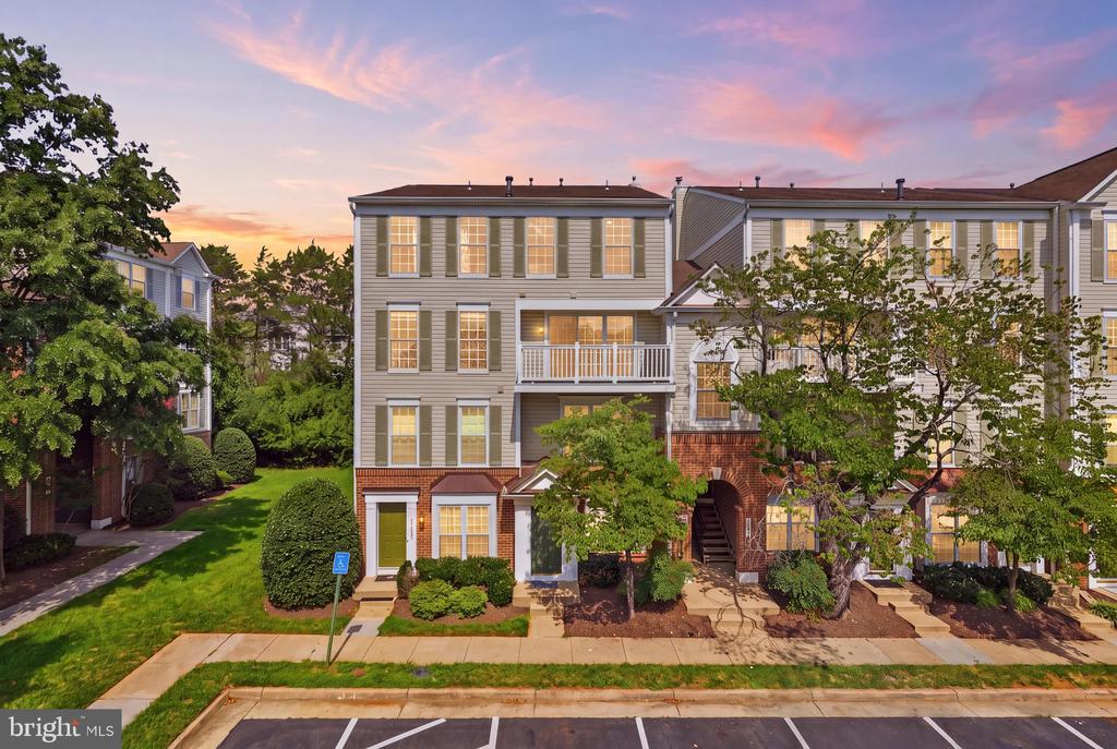 21833 BALDWIN SQUARE Unit: 300