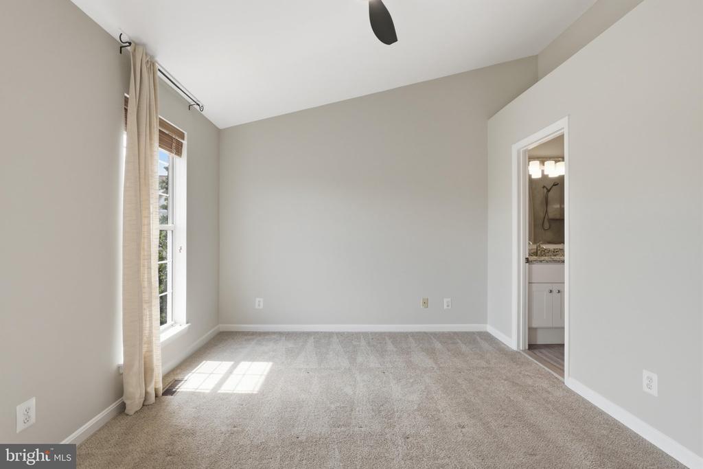 21833 BALDWIN SQUARE Unit: 300