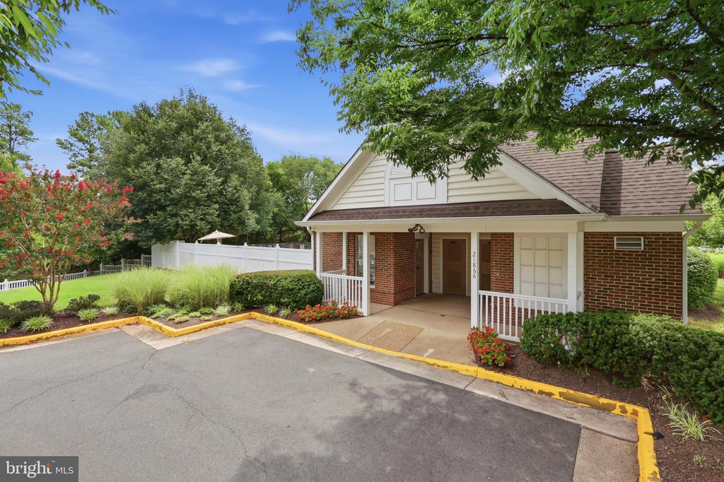 21833 BALDWIN SQUARE Unit: 300
