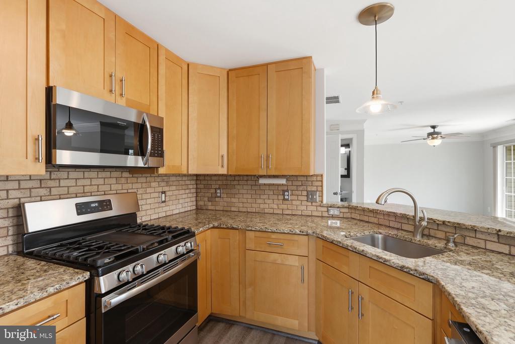 21833 BALDWIN SQUARE Unit: 300