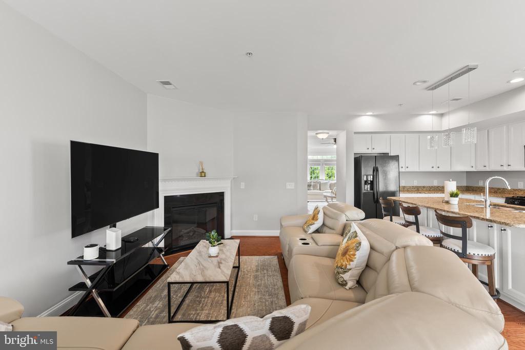 2111 ABBOTTSBURY WAY
