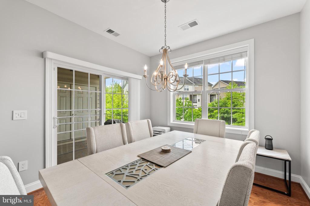 2111 ABBOTTSBURY WAY