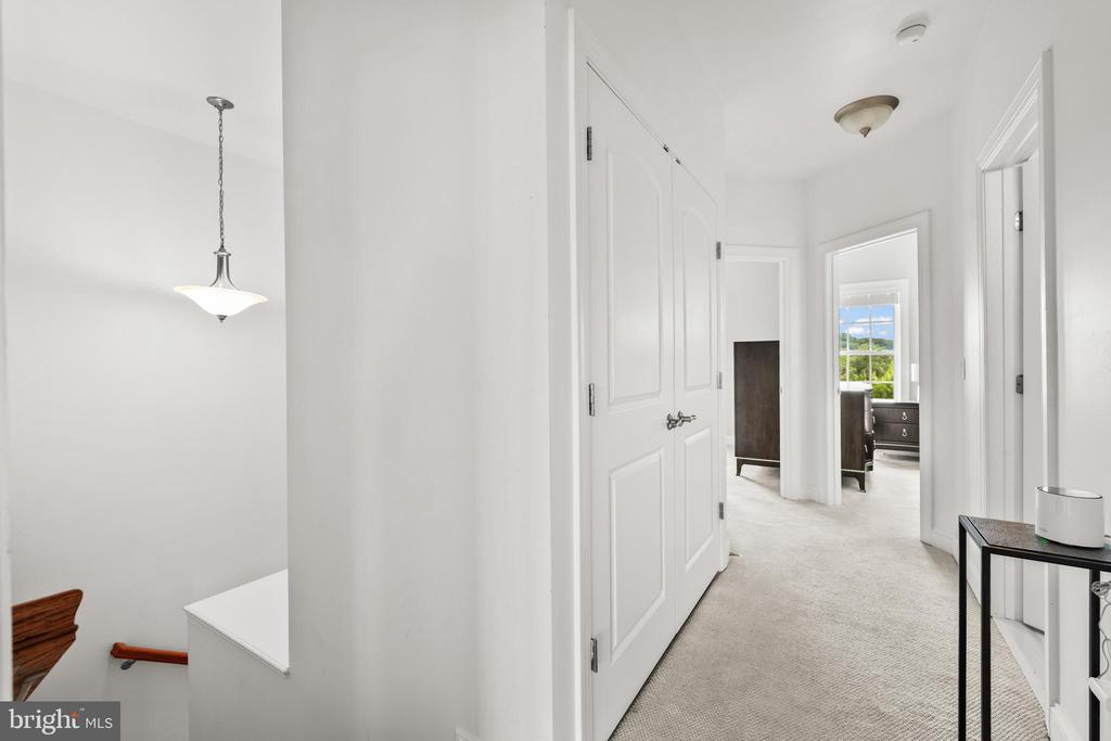 2111 ABBOTTSBURY WAY