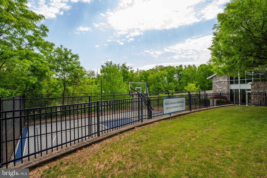 2111 ABBOTTSBURY WAY