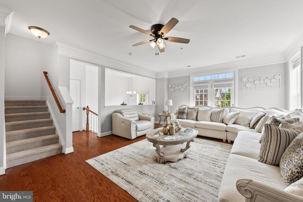 2111 ABBOTTSBURY WAY