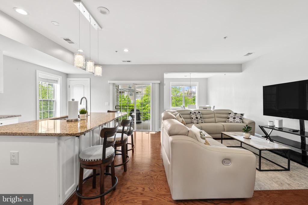 2111 ABBOTTSBURY WAY