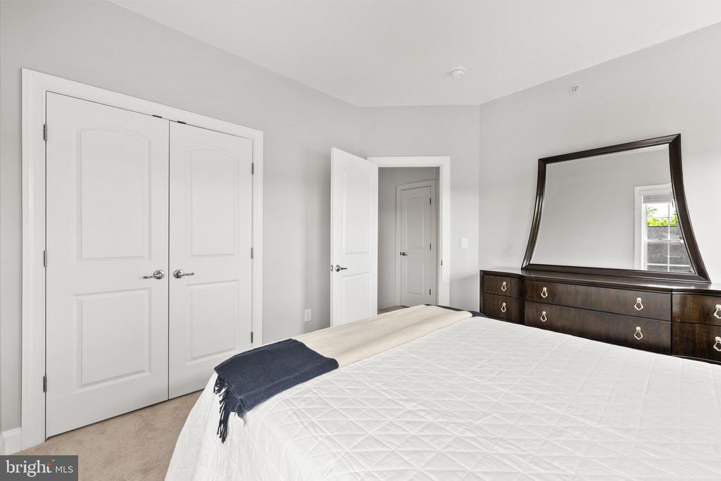 2111 ABBOTTSBURY WAY