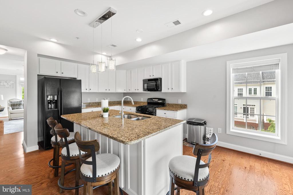 2111 ABBOTTSBURY WAY