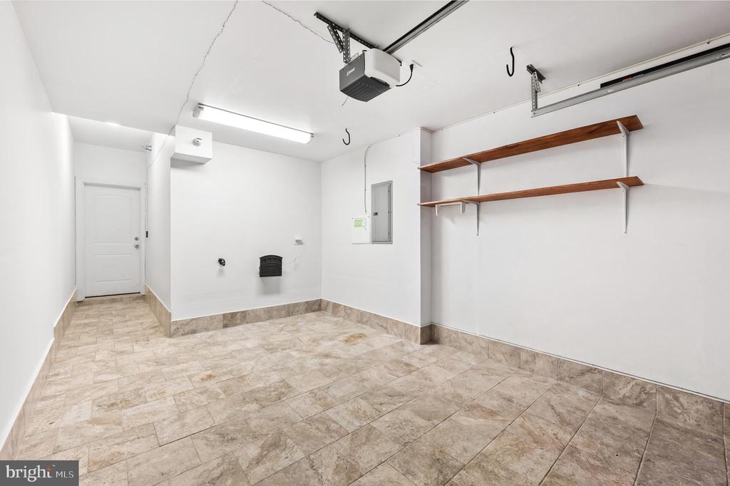 2111 ABBOTTSBURY WAY