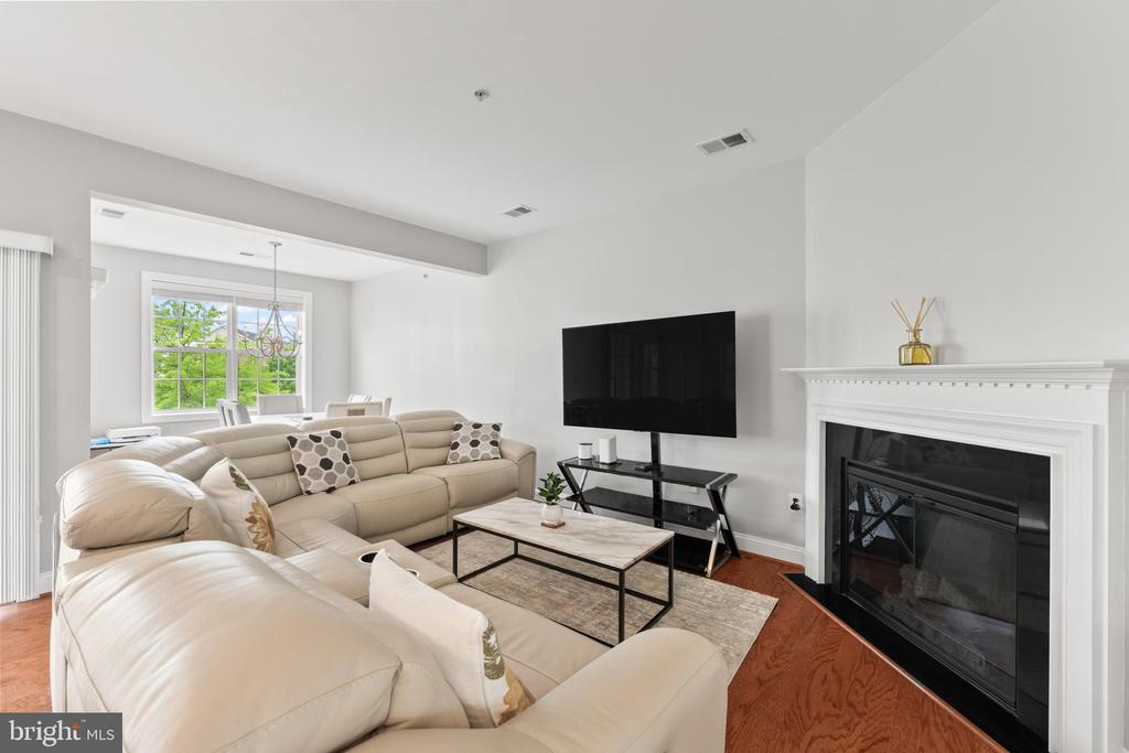 2111 ABBOTTSBURY WAY