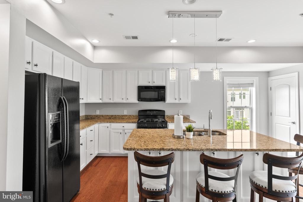 2111 ABBOTTSBURY WAY