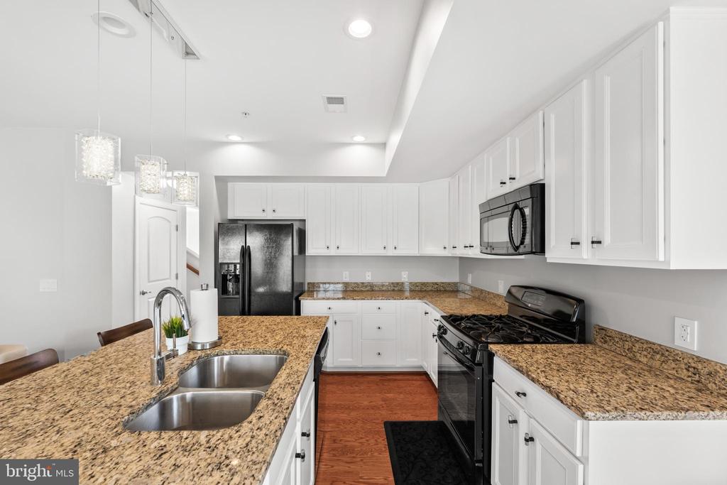 2111 ABBOTTSBURY WAY