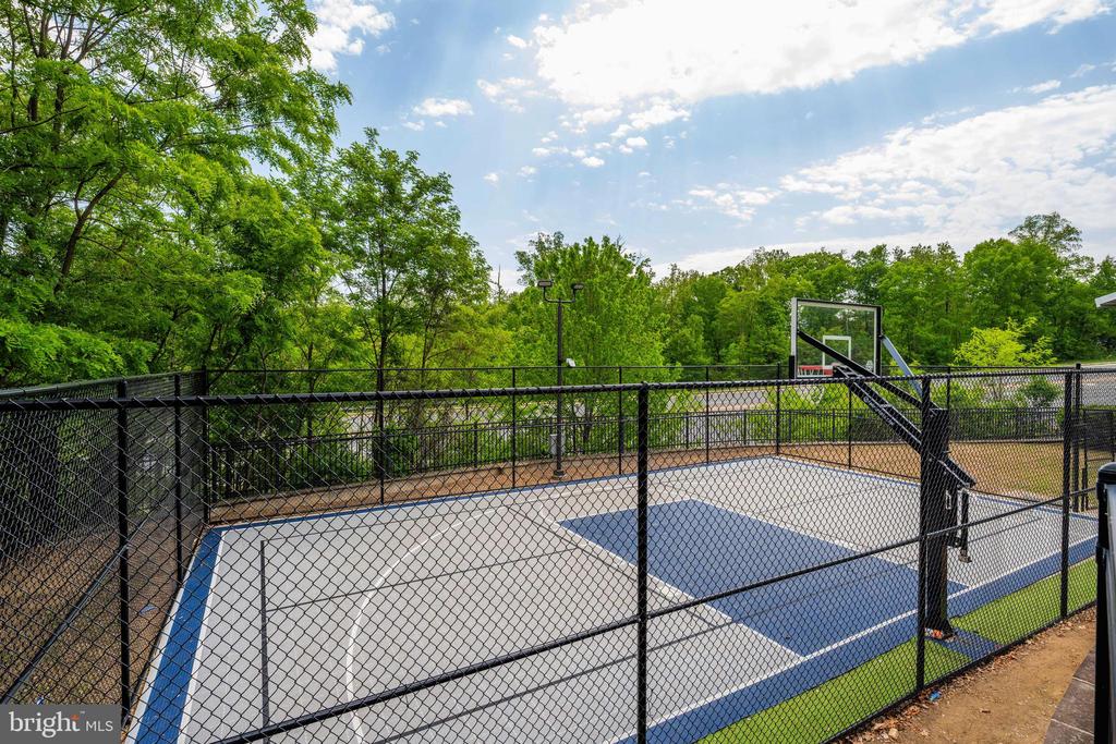 2111 ABBOTTSBURY WAY