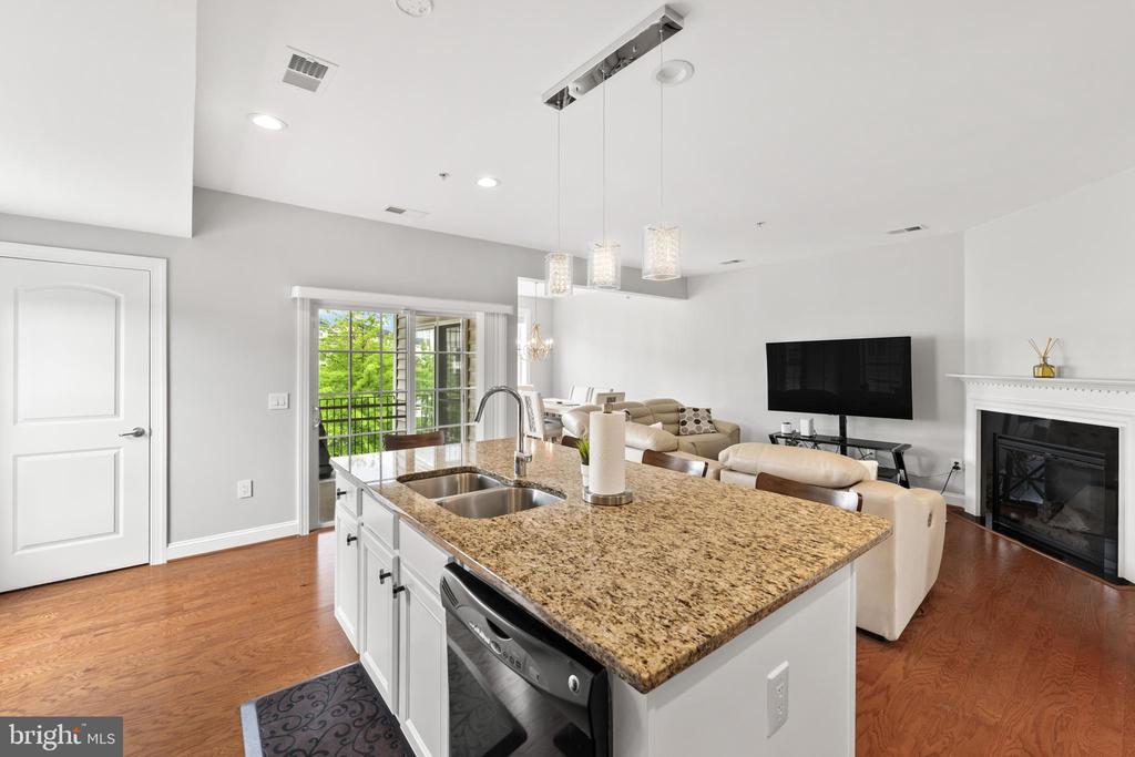 2111 ABBOTTSBURY WAY