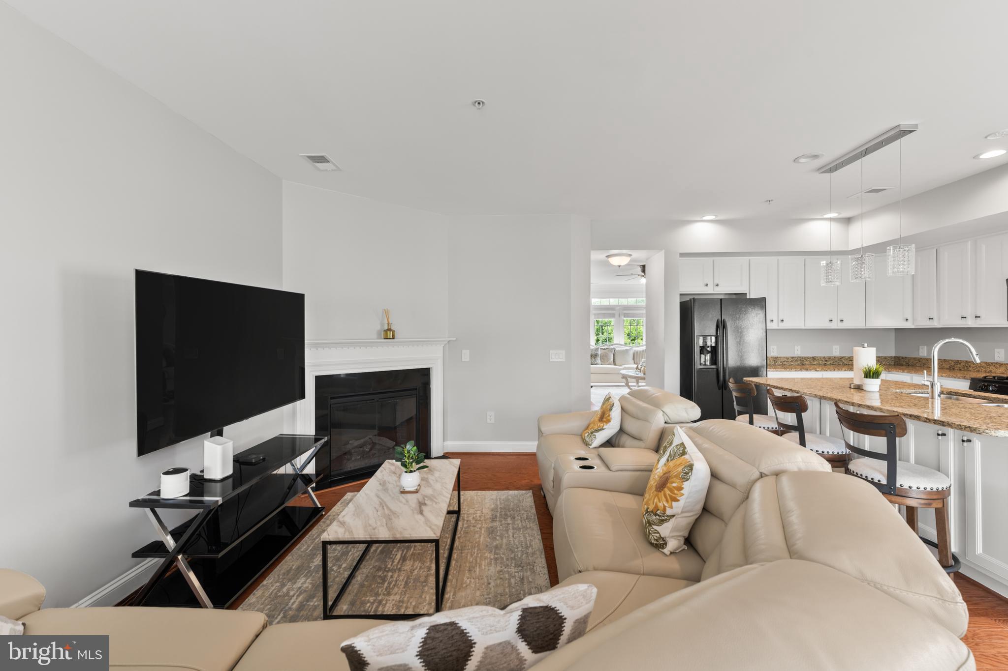 2111 ABBOTTSBURY WAY
