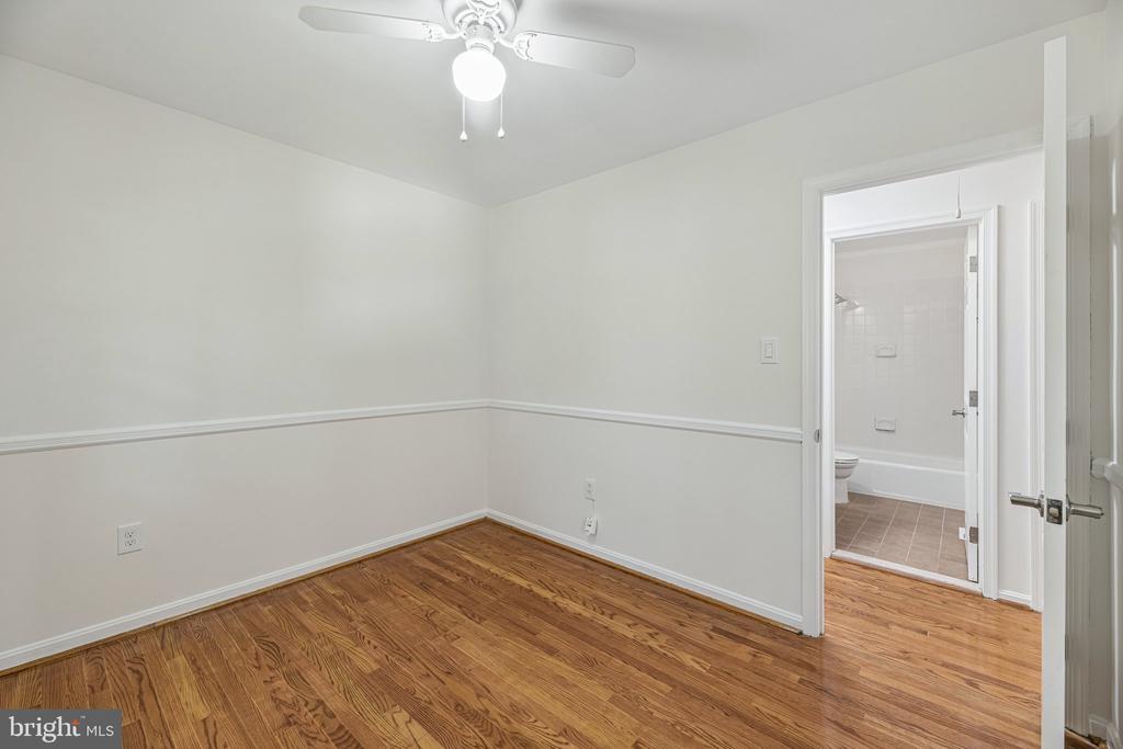3004 JAMESTOWN COURT