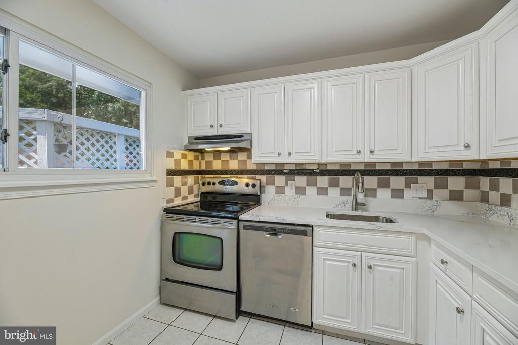 3004 JAMESTOWN COURT