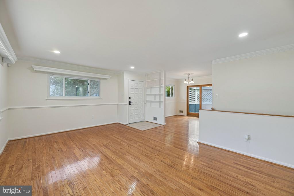 3004 JAMESTOWN COURT