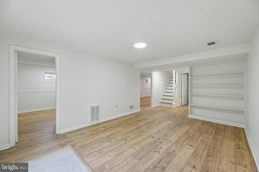 3004 JAMESTOWN COURT