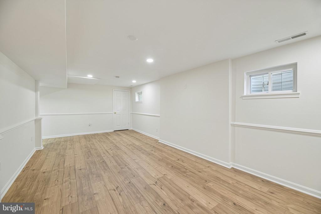 3004 JAMESTOWN COURT