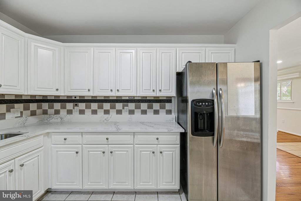 3004 JAMESTOWN COURT