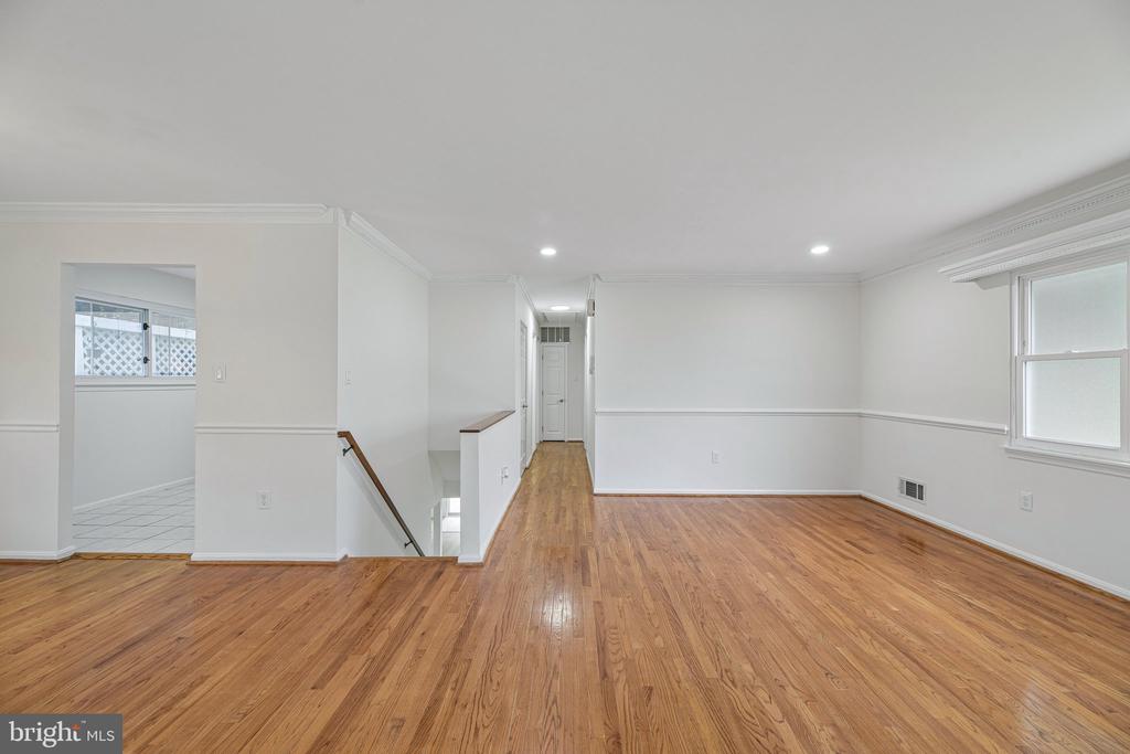 3004 JAMESTOWN COURT
