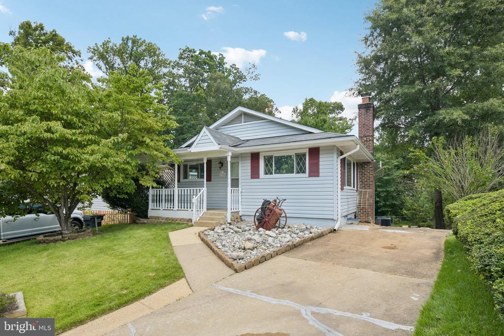 3004 JAMESTOWN COURT