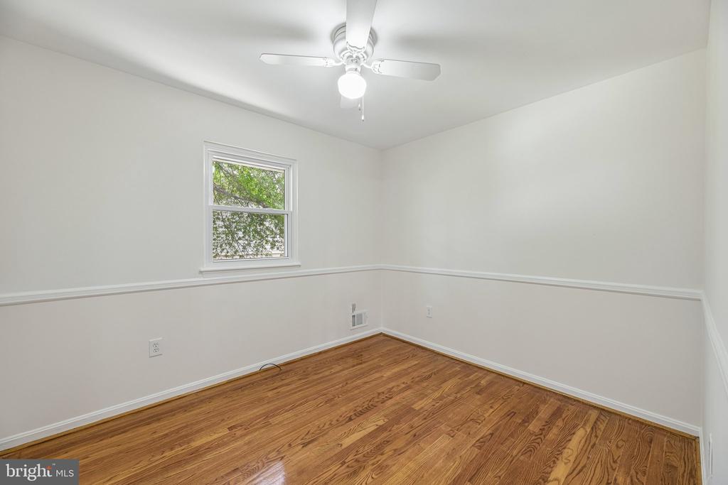 3004 JAMESTOWN COURT