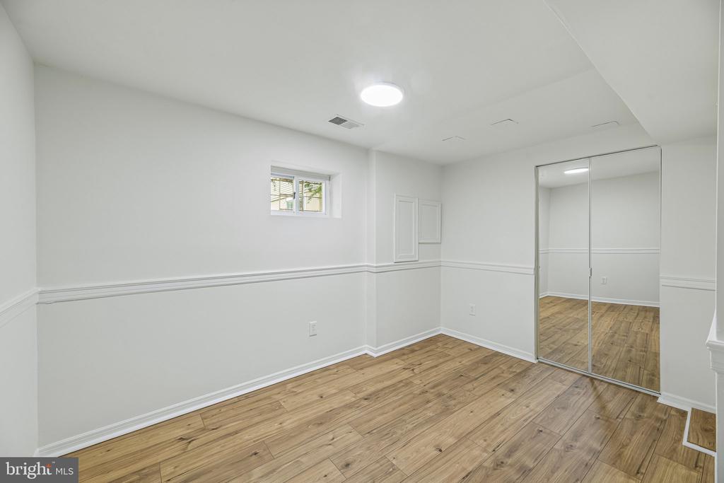 3004 JAMESTOWN COURT