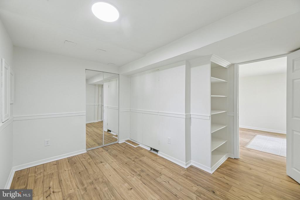3004 JAMESTOWN COURT