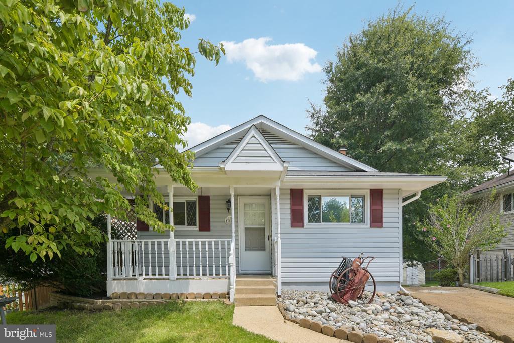 3004 JAMESTOWN COURT