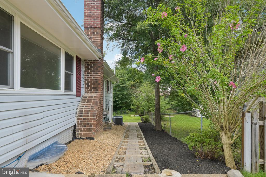 3004 JAMESTOWN COURT
