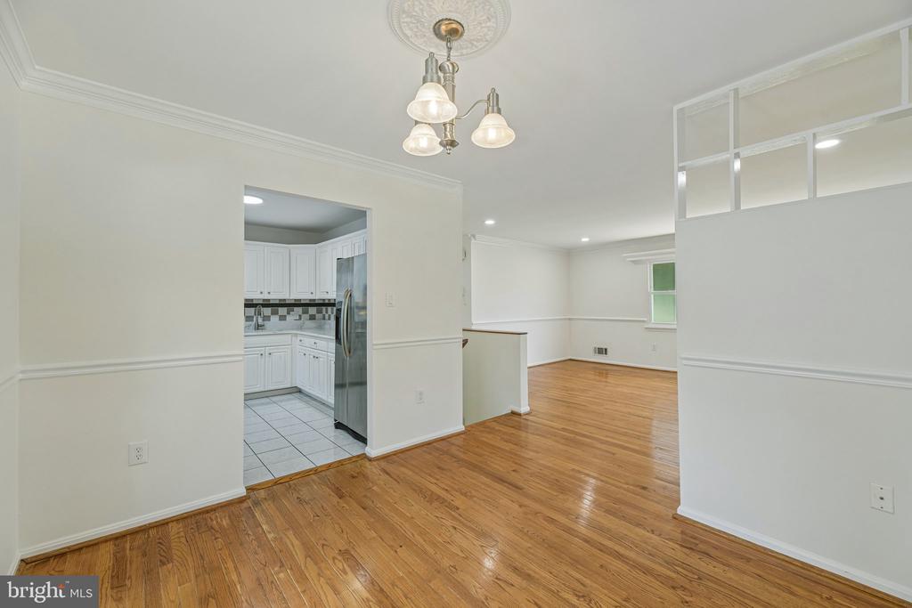 3004 JAMESTOWN COURT