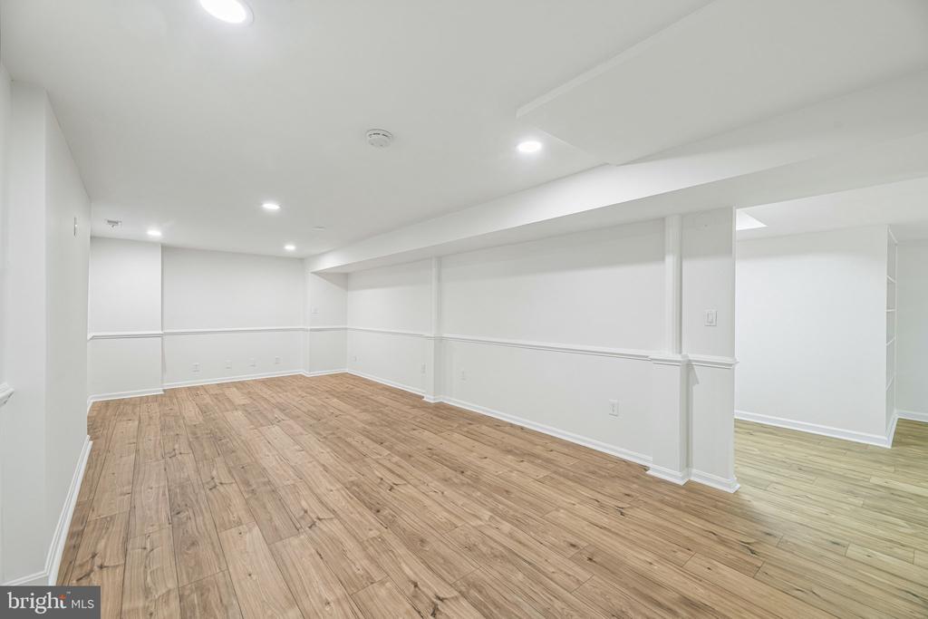 3004 JAMESTOWN COURT
