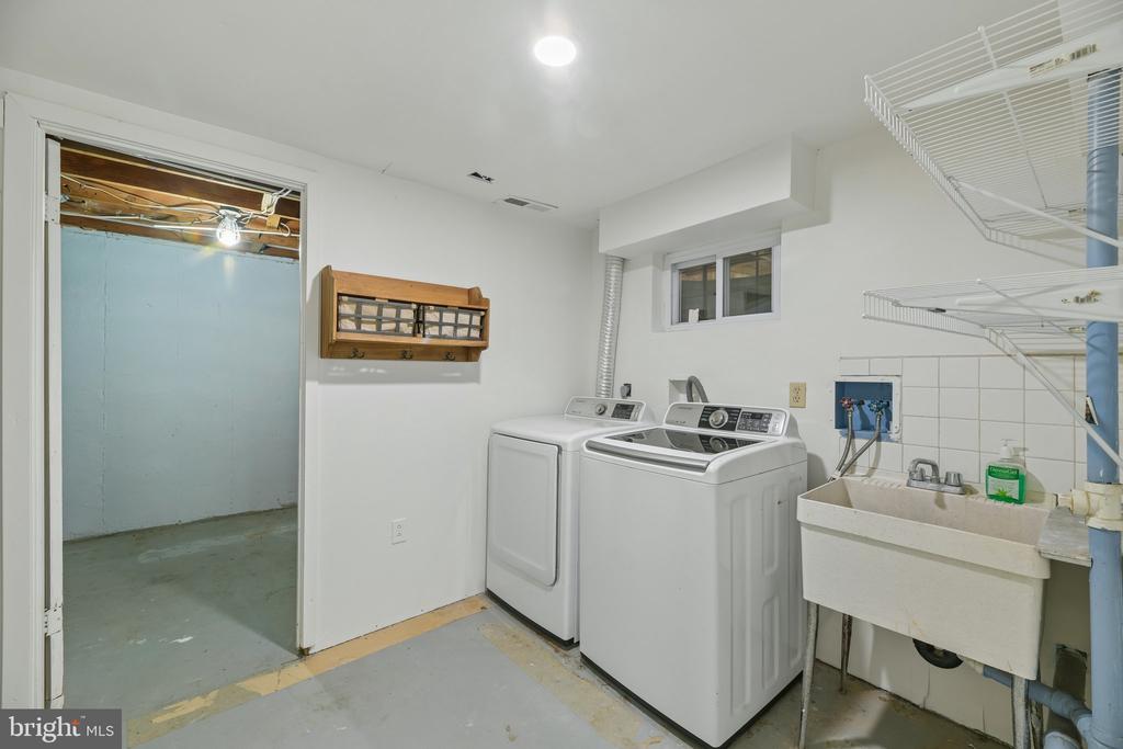 3004 JAMESTOWN COURT