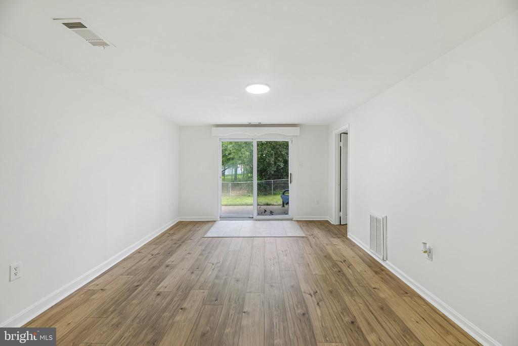3004 JAMESTOWN COURT