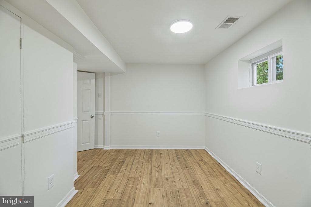 3004 JAMESTOWN COURT