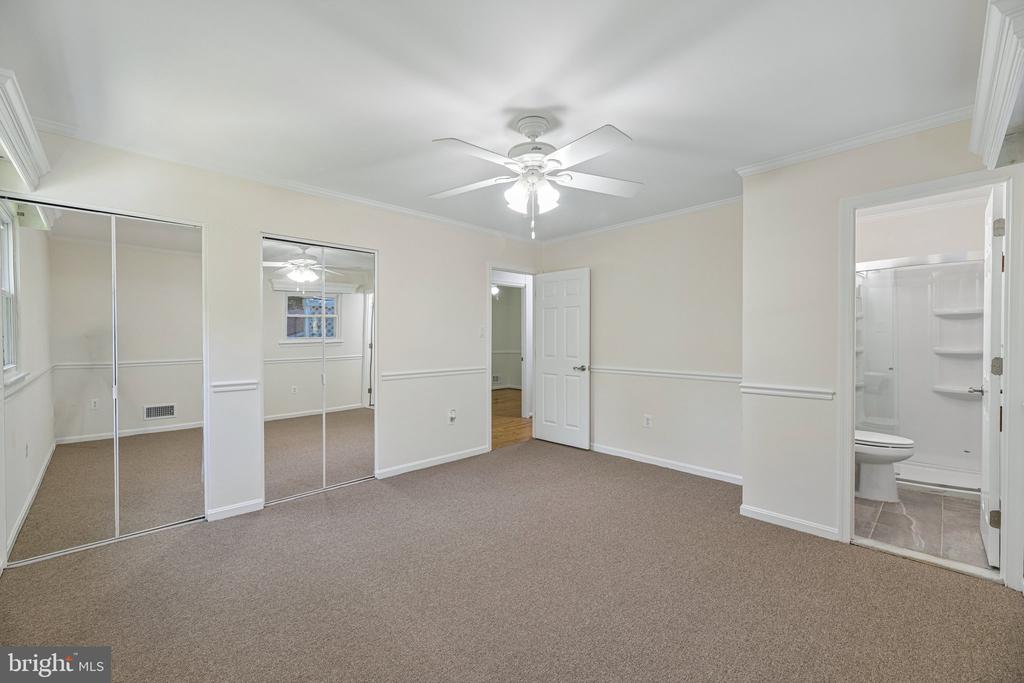 3004 JAMESTOWN COURT