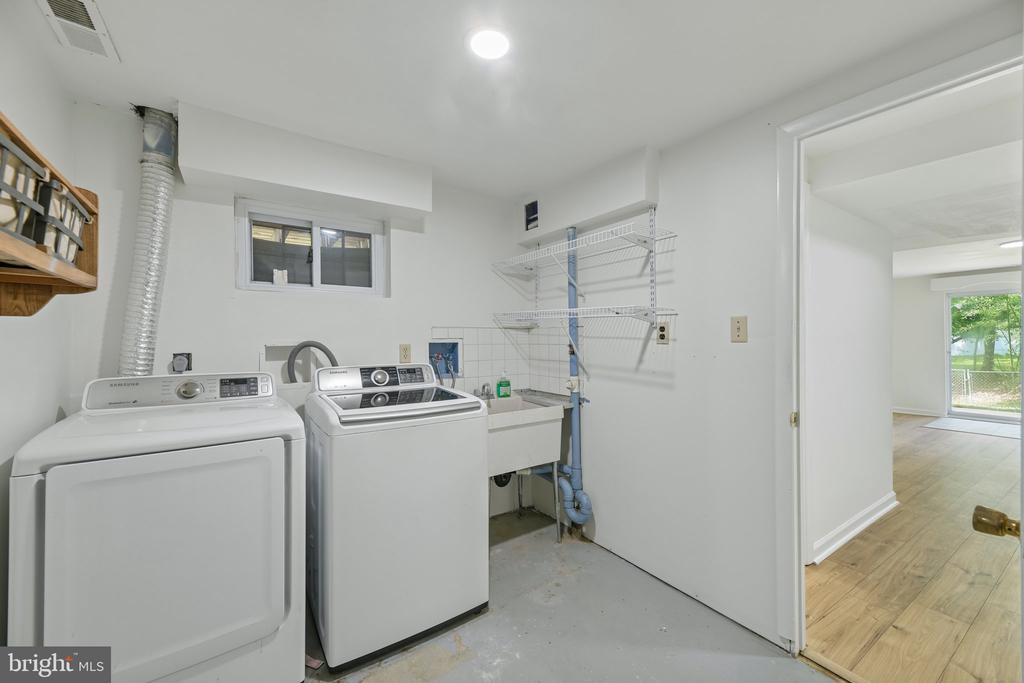 3004 JAMESTOWN COURT